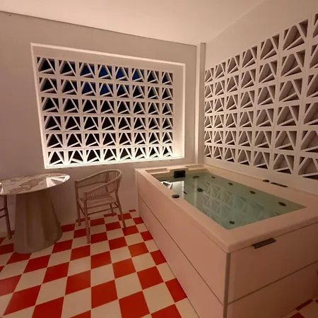 Vakantiehuis Bluewaves Moonstone Jacuzzi House