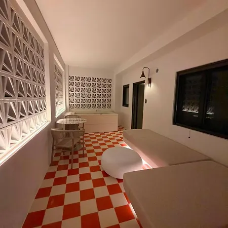 Vakantiehuis Bluewaves Moonstone Jacuzzi House